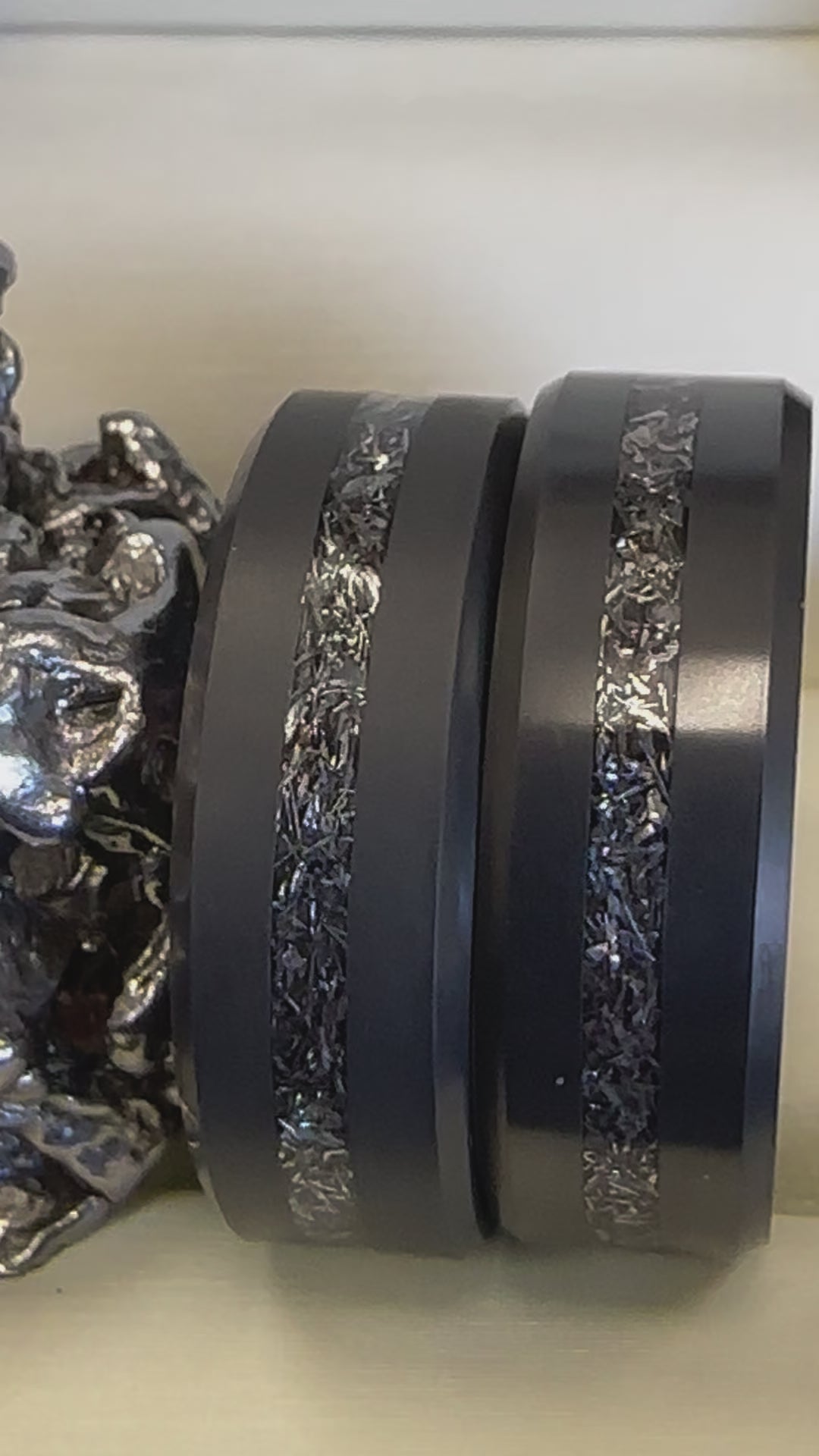 Titanium and carbon fiber wedding bands with Swarovski crystal (00348_ –  Rosler Rings